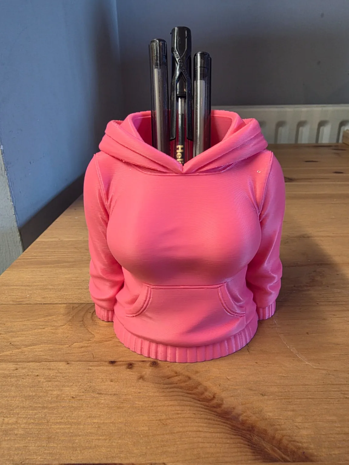 Puffer Jacket Pen Holder — Red